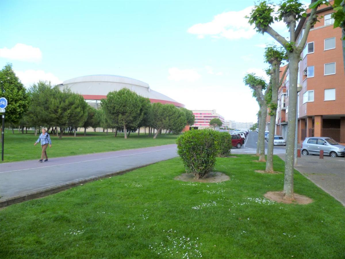 Logrocity Puerta Del Ebro Parking Privado Gratis Logroño Kültér fotó